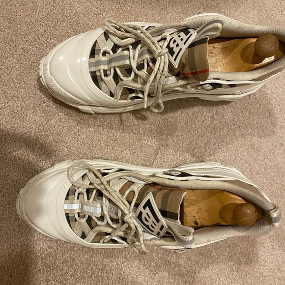 Burberry Arthur Check Sneaker. Size 11.5 US Mens. Excellent condition. - Picture 6 of 6